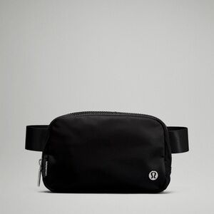 Lululemon Everywhere Belt Bag- black 1L